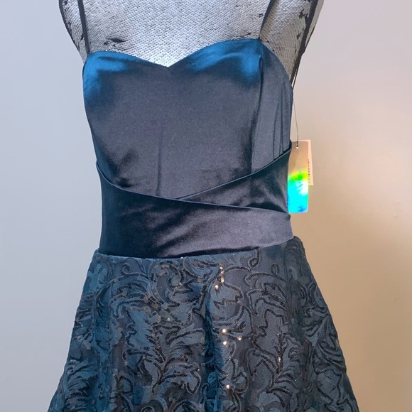 NWT BCX JUNIORS EMBROIDERED STRAPLESS FIT & FLARE DRESS  - sz 13 / womens sz 10 - Picture 4 of 8